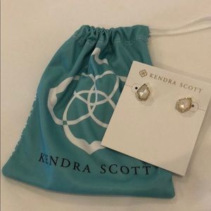 Kendra Scott Tessa Gold Earrings In White Pearl